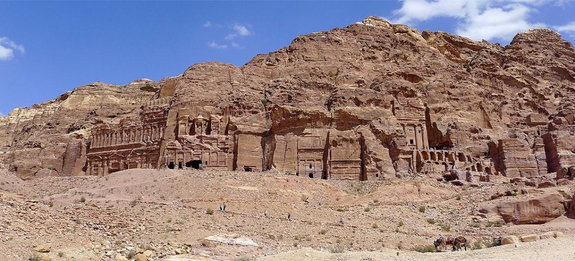 Visit Royal Tombs In Petra - Monumental Necropolis | Gigaplaces.com