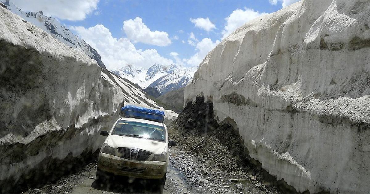 Drive through Zoji la Pass - From Kashmir to Ladakh | Gigaplaces.com