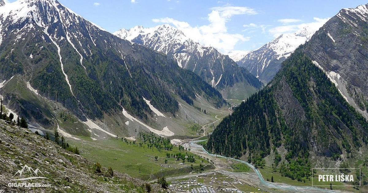 Drive through Zoji la Pass - From Kashmir to Ladakh | Gigaplaces.com