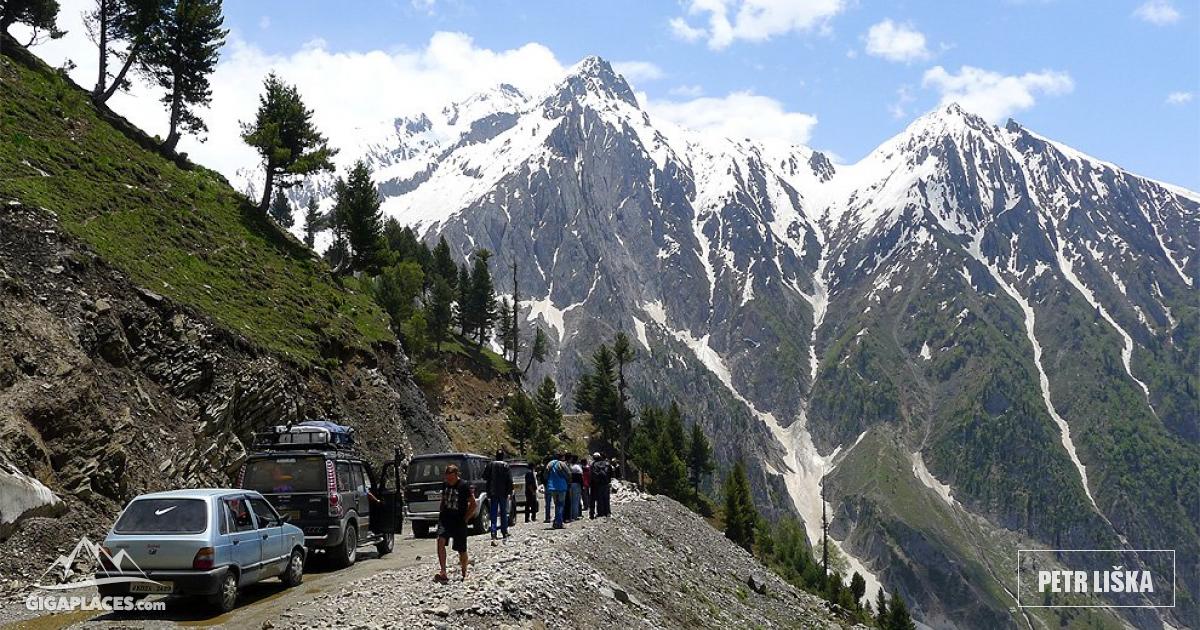 Drive through Zoji la Pass - From Kashmir to Ladakh | Gigaplaces.com