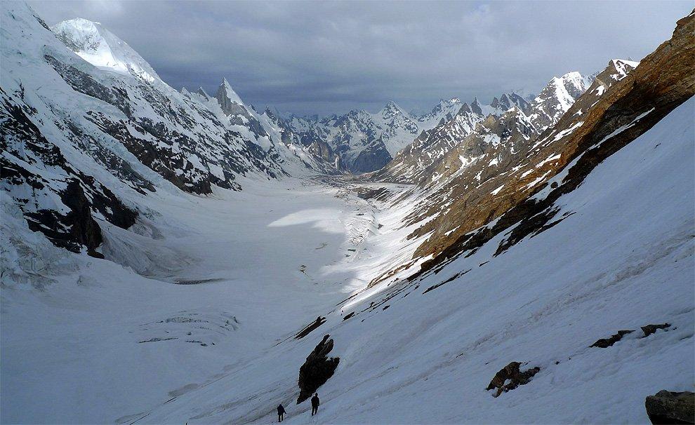 Hike Gondogoro la - Dalsangpa - Descent from the pass Gondogoro la ...